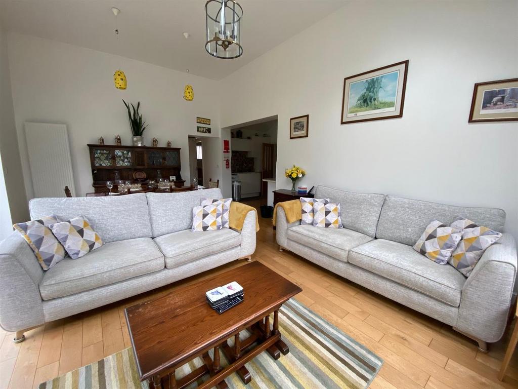 Family Room.jpg