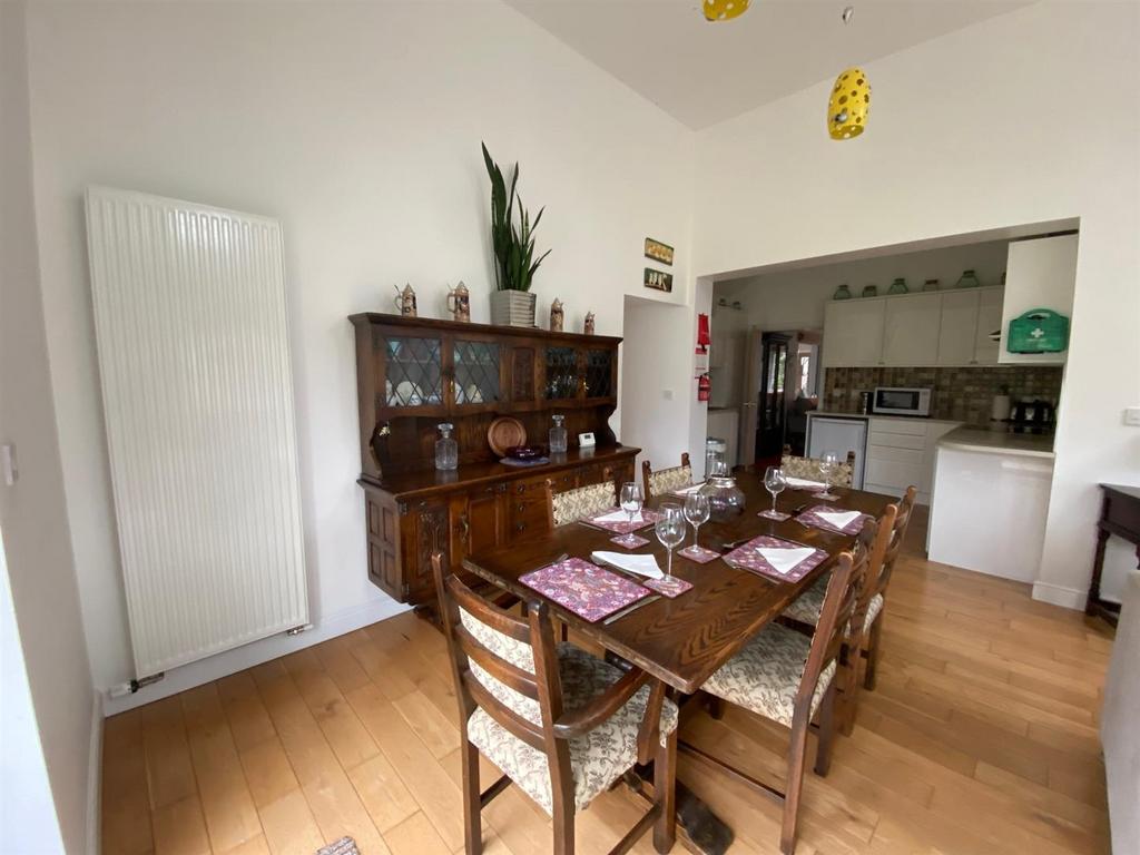 Dining Area.jpg