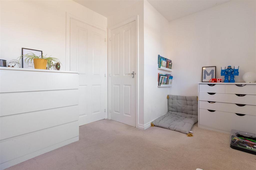 17 Oaksheath Gardens-011.jpg