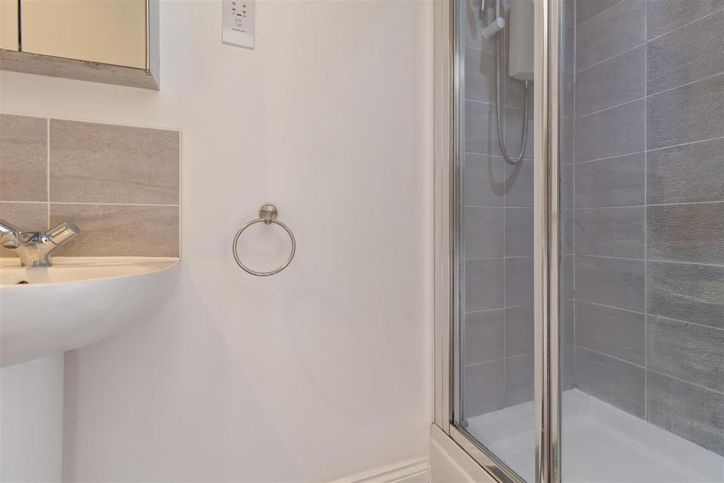 17 Oaksheath Gardens-006.jpg