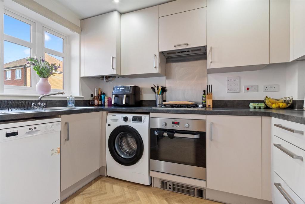 17 Oaksheath Gardens-003.jpg