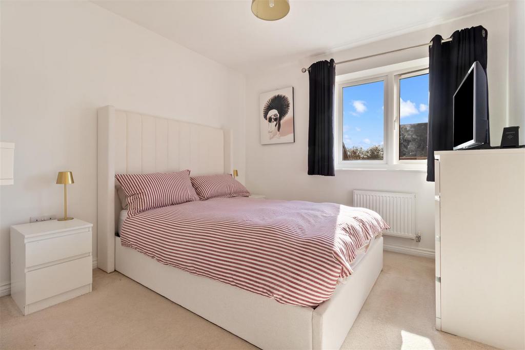 17 Oaksheath Gardens-005.jpg