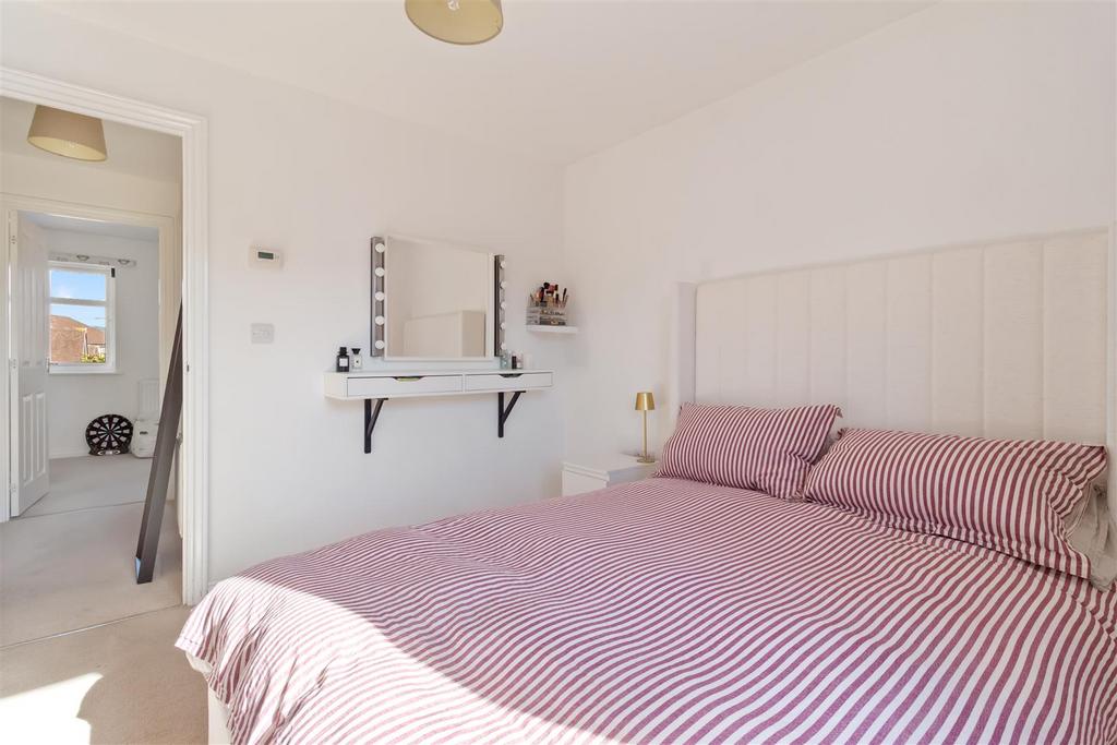17 Oaksheath Gardens-007.jpg