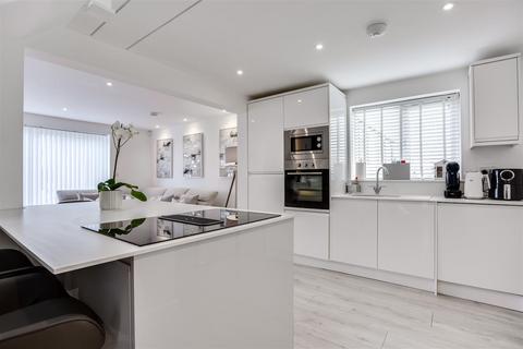 undefined, Whitehall Road, Bradford BD12