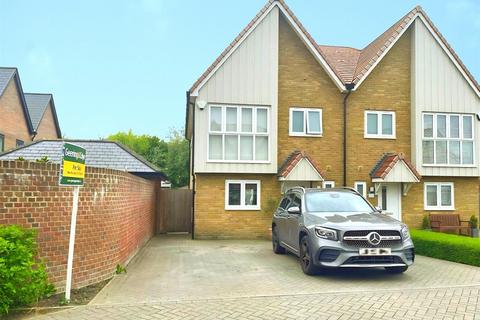 3 bedroom semi-detached house for sale, Ruben Crescent, New Romney, Kent, TN28