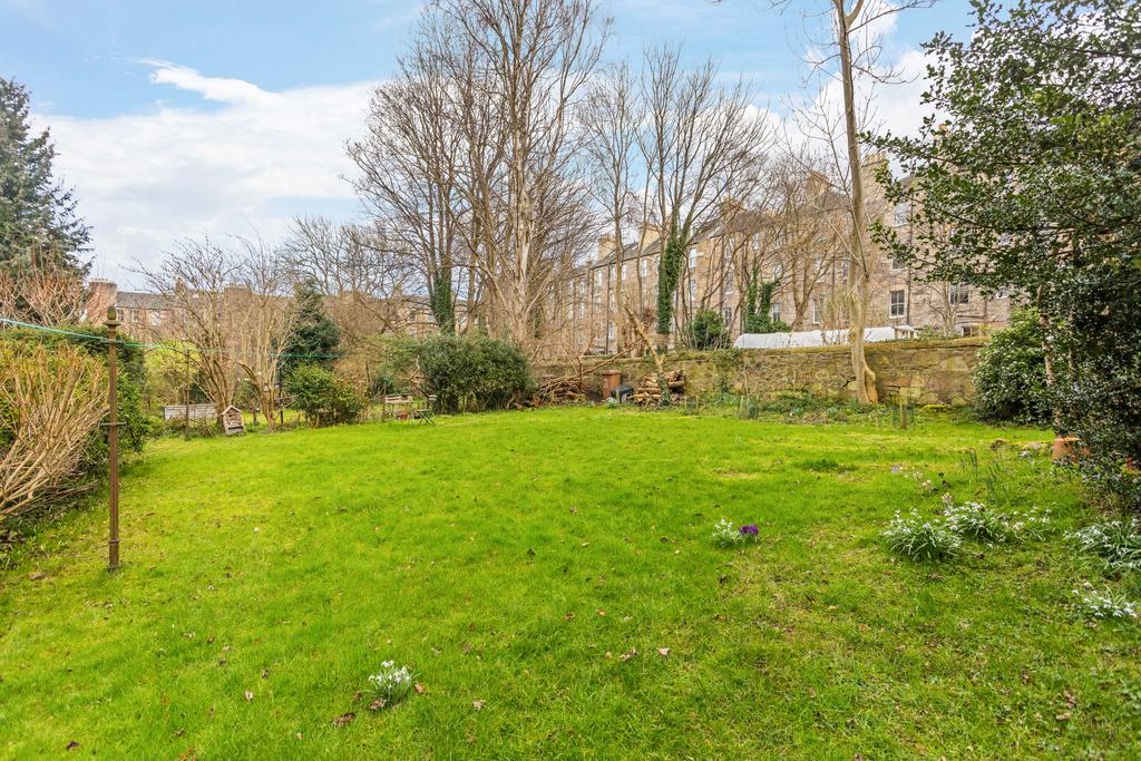 Communal Garden of 40 (Flat 7) Warrender Park...