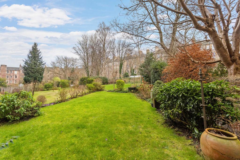 Communal Garden of 40 (Flat 7) Warrender Park...