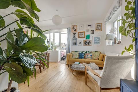 2 bedroom maisonette for sale, Balls Pond Road, Islington, London, N1