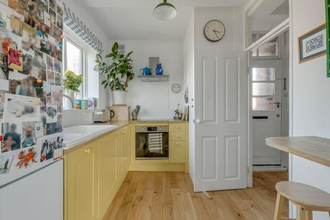 2 bedroom maisonette for sale, Balls Pond Road, Islington, London, N1