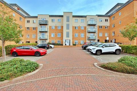 2 bedroom flat to rent, Lockwood Court,Todd Close, Borehamwood