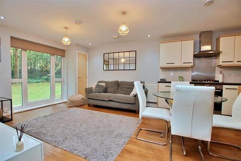 2 bedroom flat to rent, Lockwood Court,Todd Close, Borehamwood