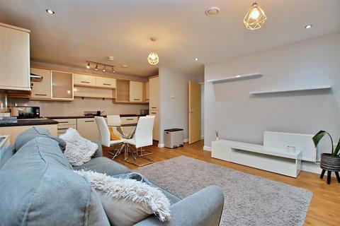 2 bedroom flat to rent, Lockwood Court,Todd Close, Borehamwood