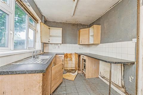 3 bedroom end of terrace house for sale, Chorley Road, SALE