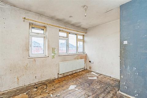 3 bedroom end of terrace house for sale, Chorley Road, SALE