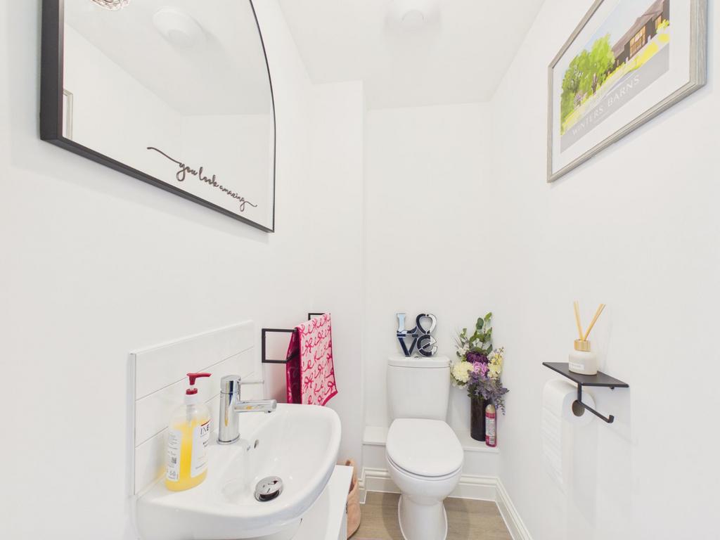 Cloakroom/Wc