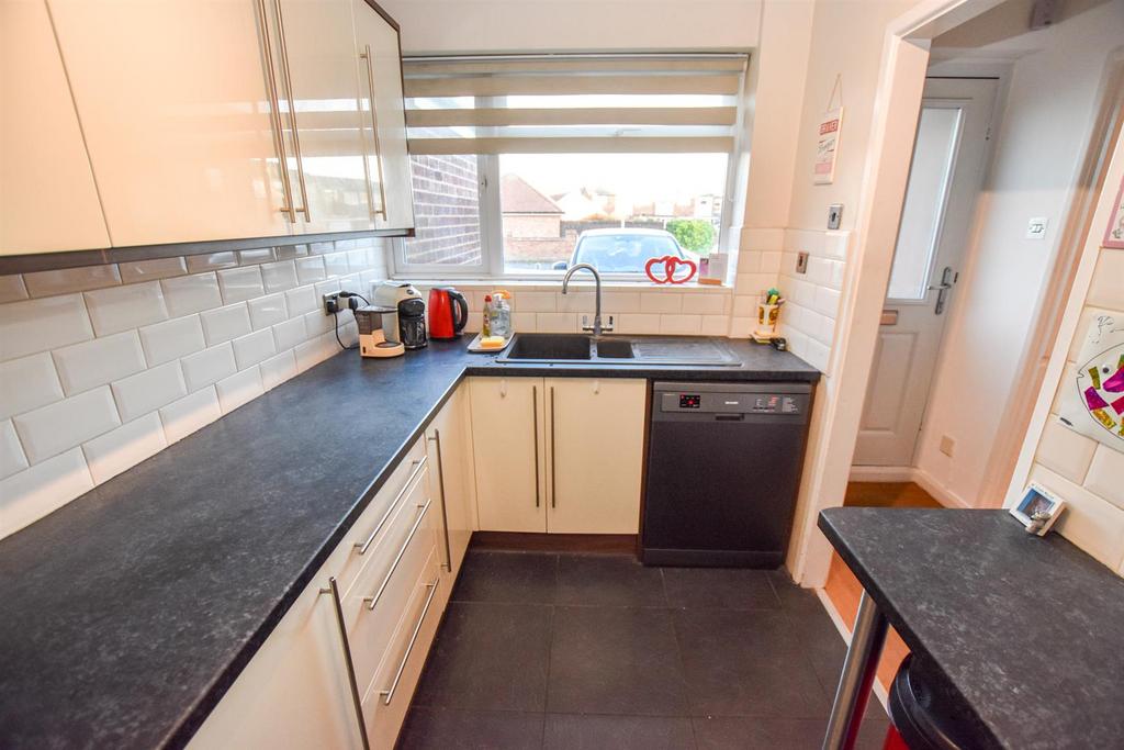 Kitchen 1.jpg