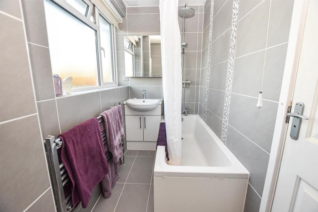 Bathroom 1.jpg