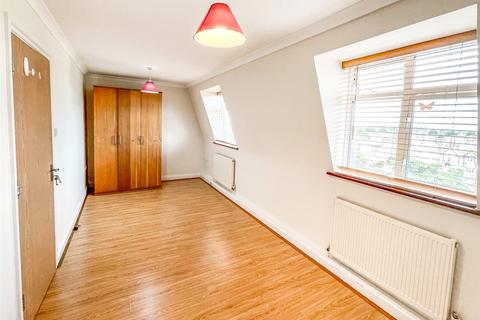 1 bedroom apartment to rent, High Street, Whitton, Twickenham, TW2