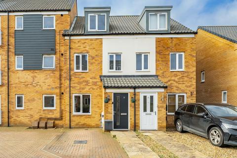 3 bedroom terraced house for sale, Chamberlain Rise, Wymondham