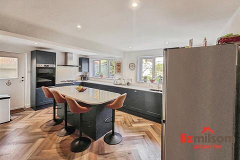4 bedroom detached house for sale, Wetherel Road, Burton-On-Trent DE15