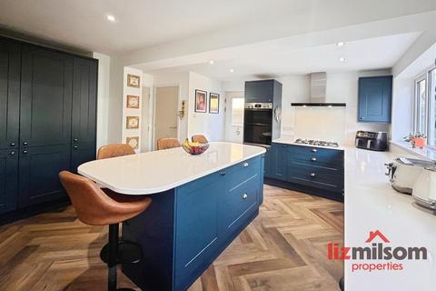 4 bedroom detached house for sale, Wetherel Road, Burton-On-Trent DE15