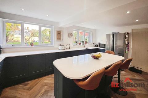 4 bedroom detached house for sale, Wetherel Road, Burton-On-Trent DE15
