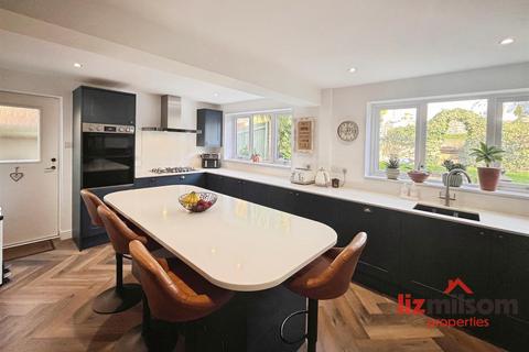 4 bedroom detached house for sale, Wetherel Road, Burton-On-Trent DE15