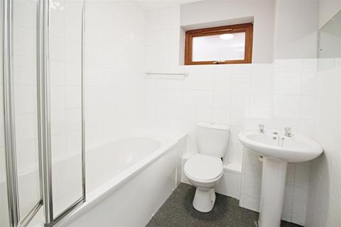 2 bedroom flat to rent, Victoria Road, Hitchin SG5