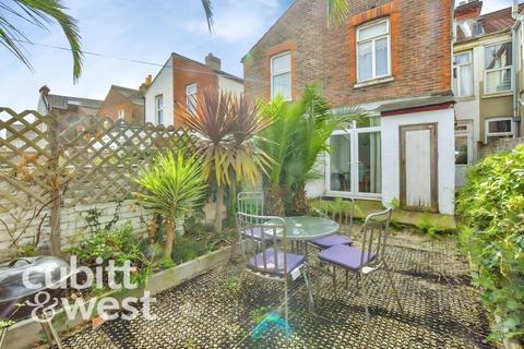 3 bedroom terraced house to rent, AVAILABLE WITH NO DEPOSIT Pretoria Road Southsea PO4