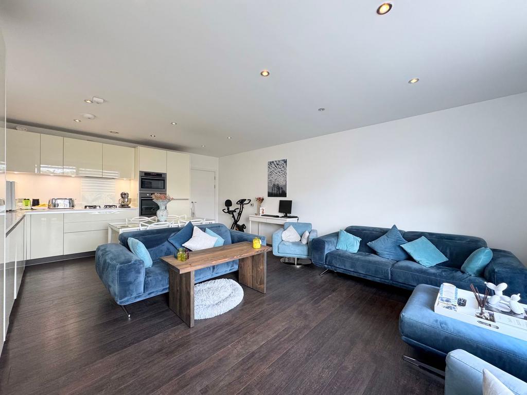 Open plan lounge/kitchen/dining area