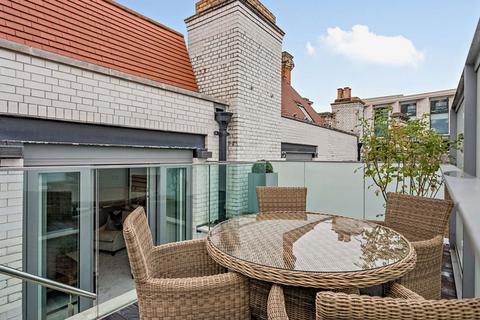 2 bedroom apartment to rent, Duke Street, London, W1K