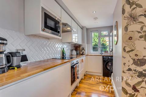2 bedroom detached house to rent, Ashford Road, London NW2