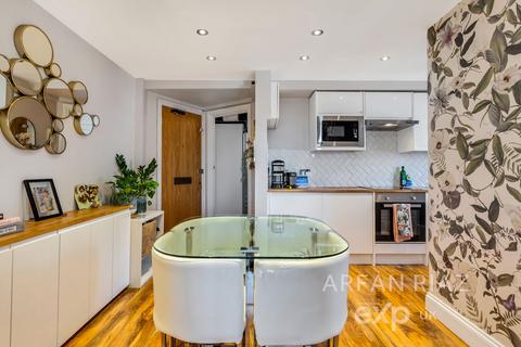 2 bedroom detached house to rent, Ashford Road, London NW2