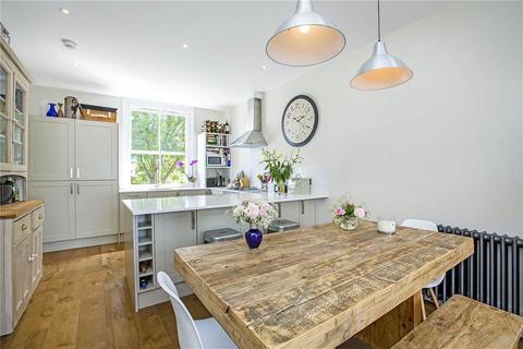3 bedroom flat for sale, Sudbourne Road, London SW2