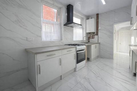 3 bedroom end of terrace house to rent, Quorn Road ( Mid- terrace), Leicester LE5