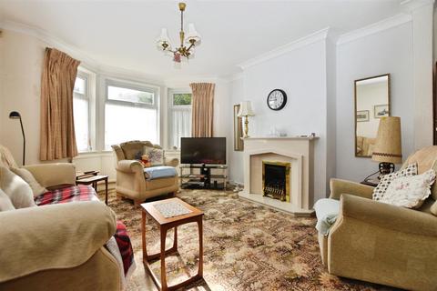 3 bedroom semi-detached house for sale, Bethune Avenue, Hull