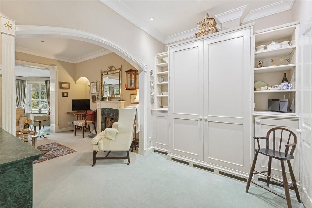 Sitting/Dining Room