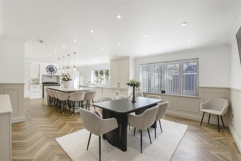 4 bedroom bungalow for sale, Castle Dene, Maidstone ME14