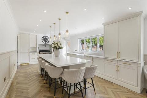 4 bedroom bungalow for sale, Castle Dene, Maidstone ME14