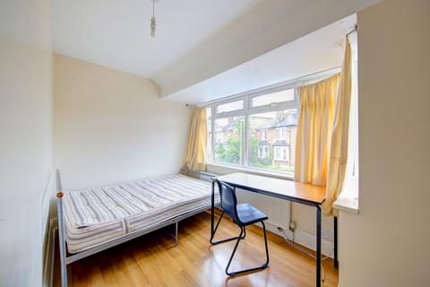 4 bedroom terraced house to rent, The Bittoms, Kingston upon Thames KT1