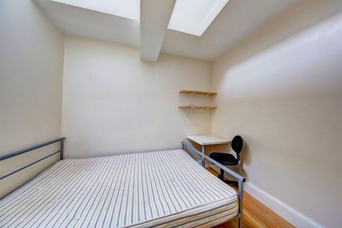 4 bedroom terraced house to rent, The Bittoms, Kingston upon Thames KT1