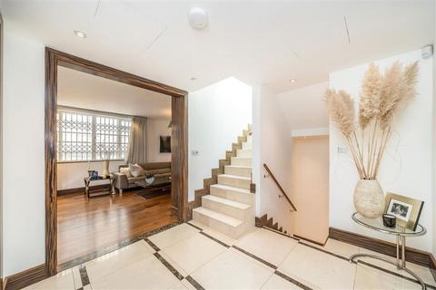 undefined, Devonshire Close, London W1G