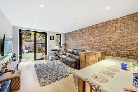 undefined, Baltic Avenue, Brentford TW8