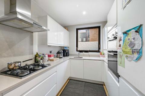undefined, Baltic Avenue, Brentford TW8