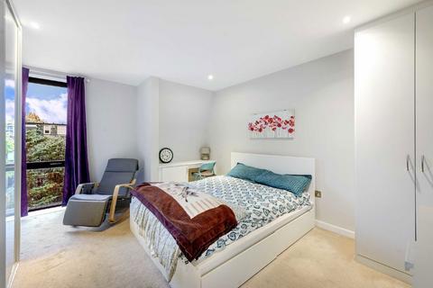 undefined, Baltic Avenue, Brentford TW8