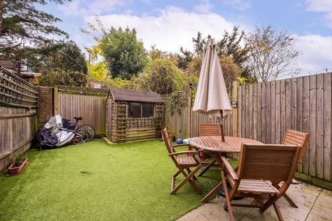 undefined, Baltic Avenue, Brentford TW8