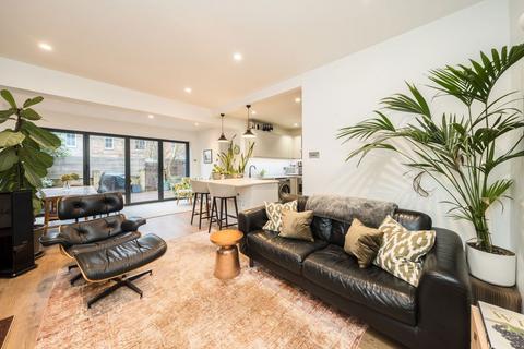 2 bedroom flat for sale, Delamere Road, London SW20