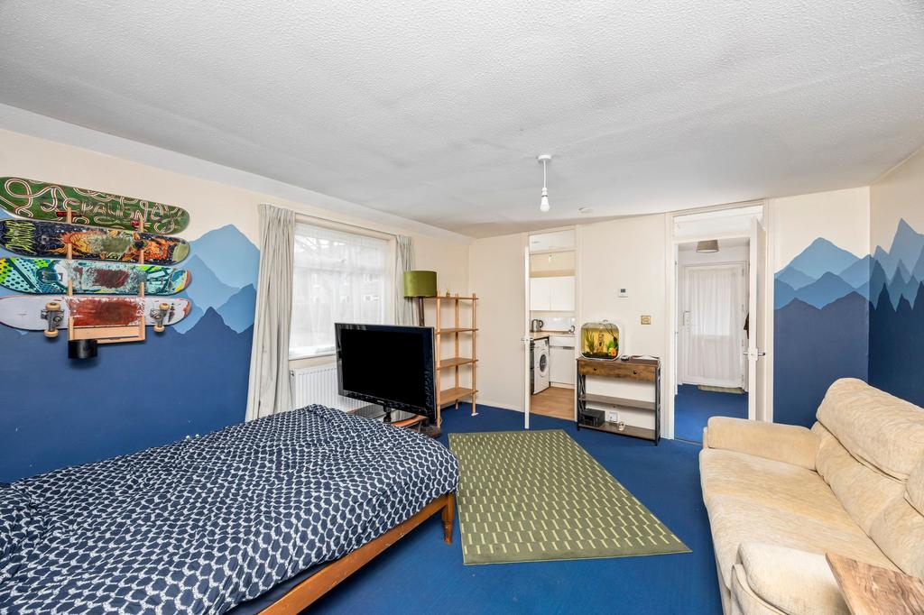 Open plan living / bedroom / studio area