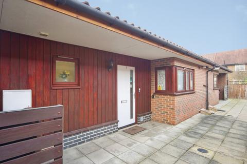 2 bedroom bungalow for sale, Ron Todd Close, Dagenham, RM10