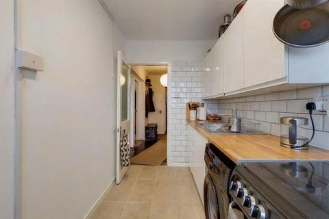 1 bedroom flat for sale, Tunworth Crescent, SW15